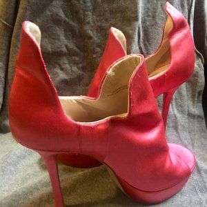 Vera Wang Shoe. Very Barbie Pink Satin Platformed Heel Size 7